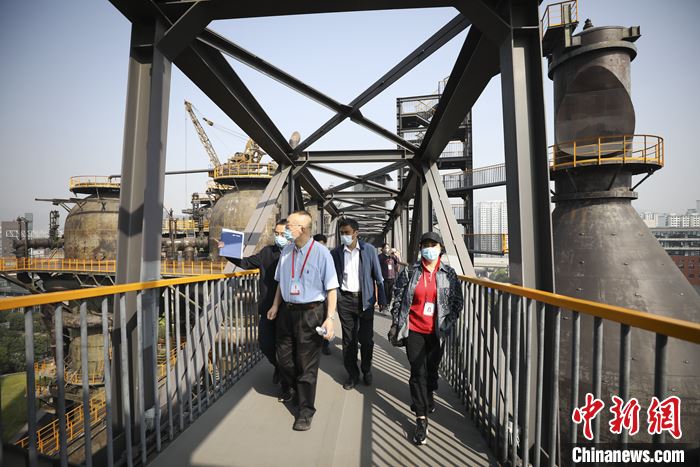 图为9月26日,侨界代表在首钢园参观。 <a target='_blank' href='/'>中新社</a>记者 赵隽 摄 图为9月26日,侨界代表在首钢园参观。 <a target='_blank' href='/'>中新社</a>记者 赵隽 摄