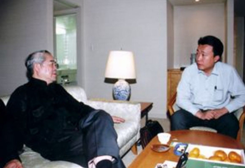 平山郁夫与范曾的世纪友谊再谱新章,平山郁夫美术馆馆长再画明月,期待范增_fororder_202300021