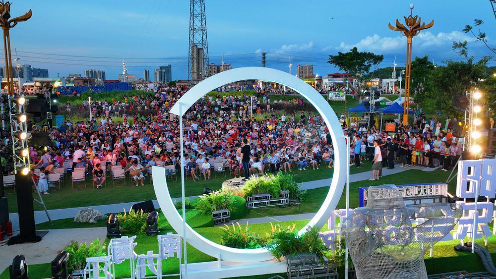 【大美广东·葡语】Um concerto ao pôr do sol encanta o público em Jiujian 街坊点歌，齐聚佛山南海九江儒林湾夕阳音乐会