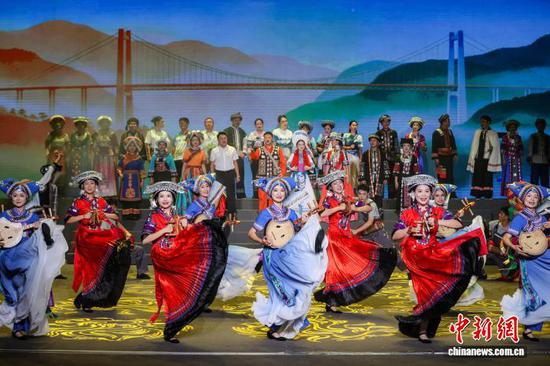 贵州“村舞”《锦·蓝》登上国家舞台